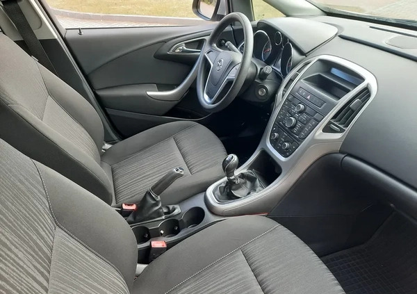 Opel Astra cena 20900 przebieg: 127000, rok produkcji 2010 z Kołobrzeg małe 326